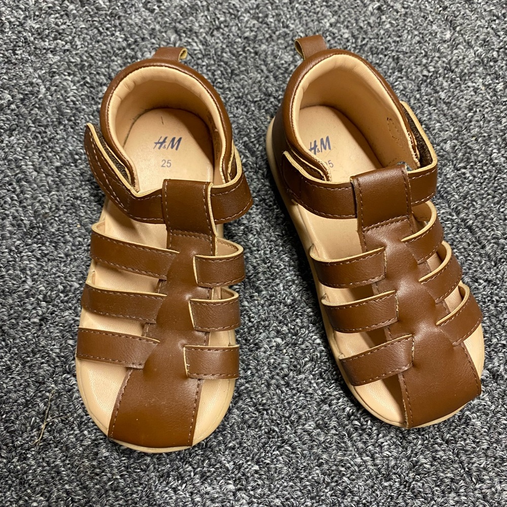 H&M fisherman’s sandles, size 25 toddler